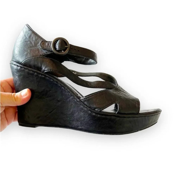 Born Crown Black‎ Leather Wedge Sandal Open Toe Ankle Strap Size 10 - Picture 1 of 8